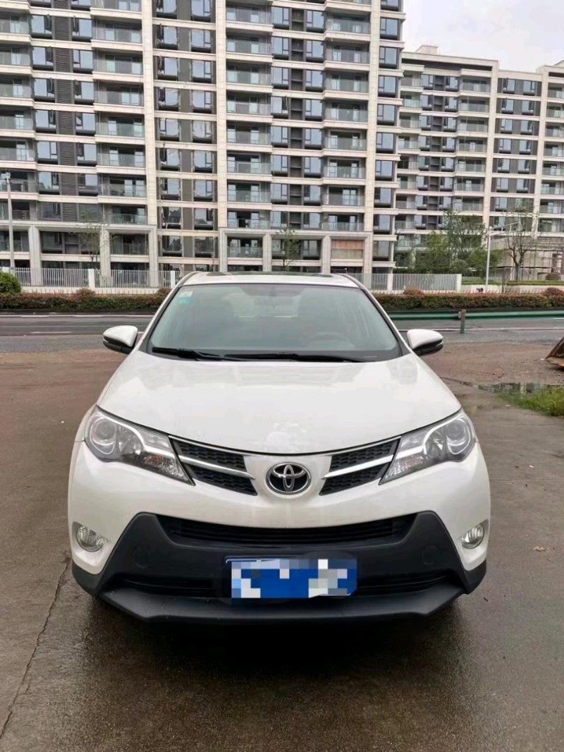紹興15年豐田RAV4榮放1