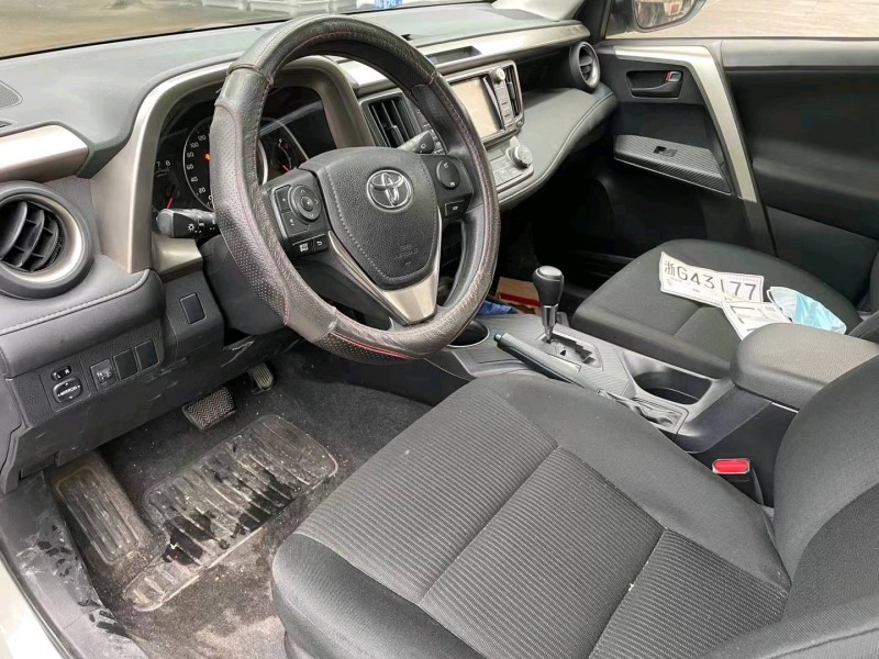 紹興15年豐田RAV4榮放4