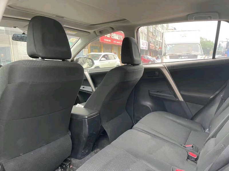 紹興15年豐田RAV4榮放7