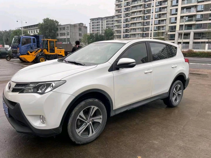 紹興15年豐田RAV4榮放8