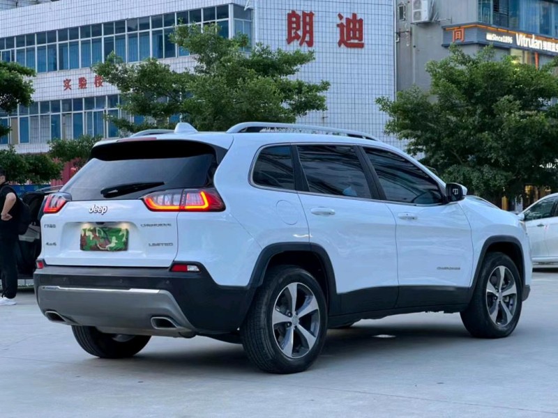 東莞20年Jeep自由光8