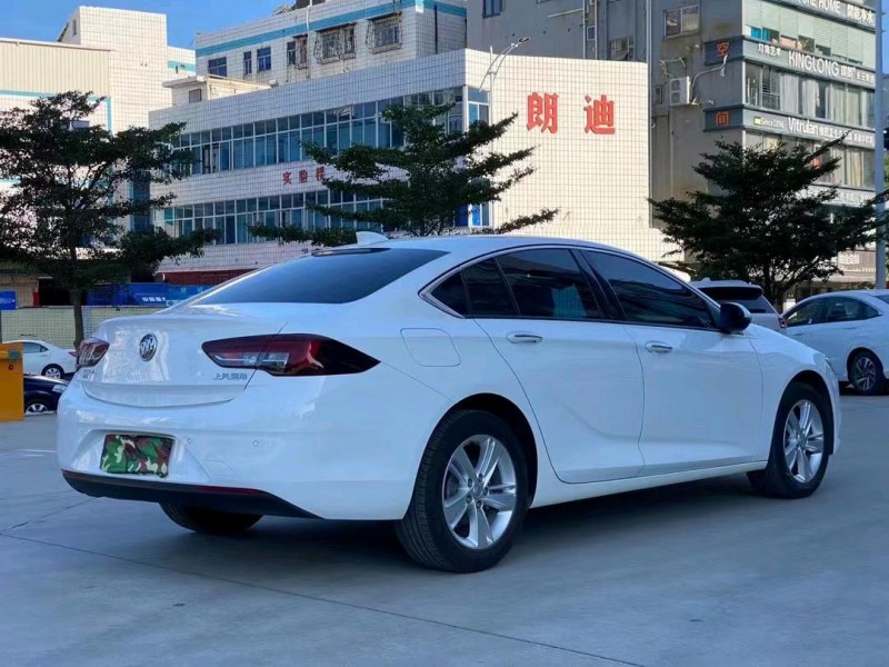 东莞19年别克君威8