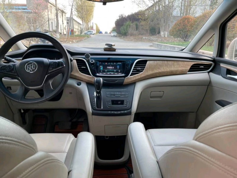 青岛18年别克GL84