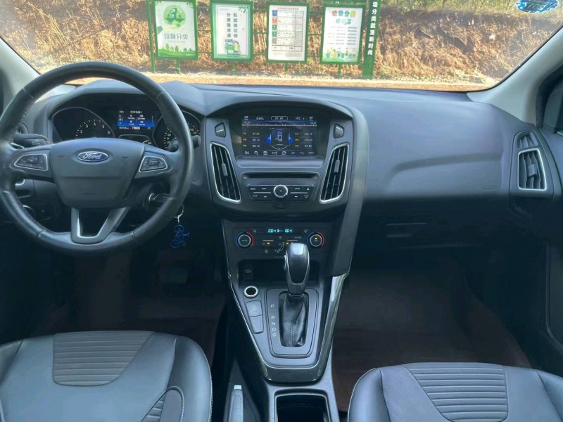 青岛16年福特福克斯3