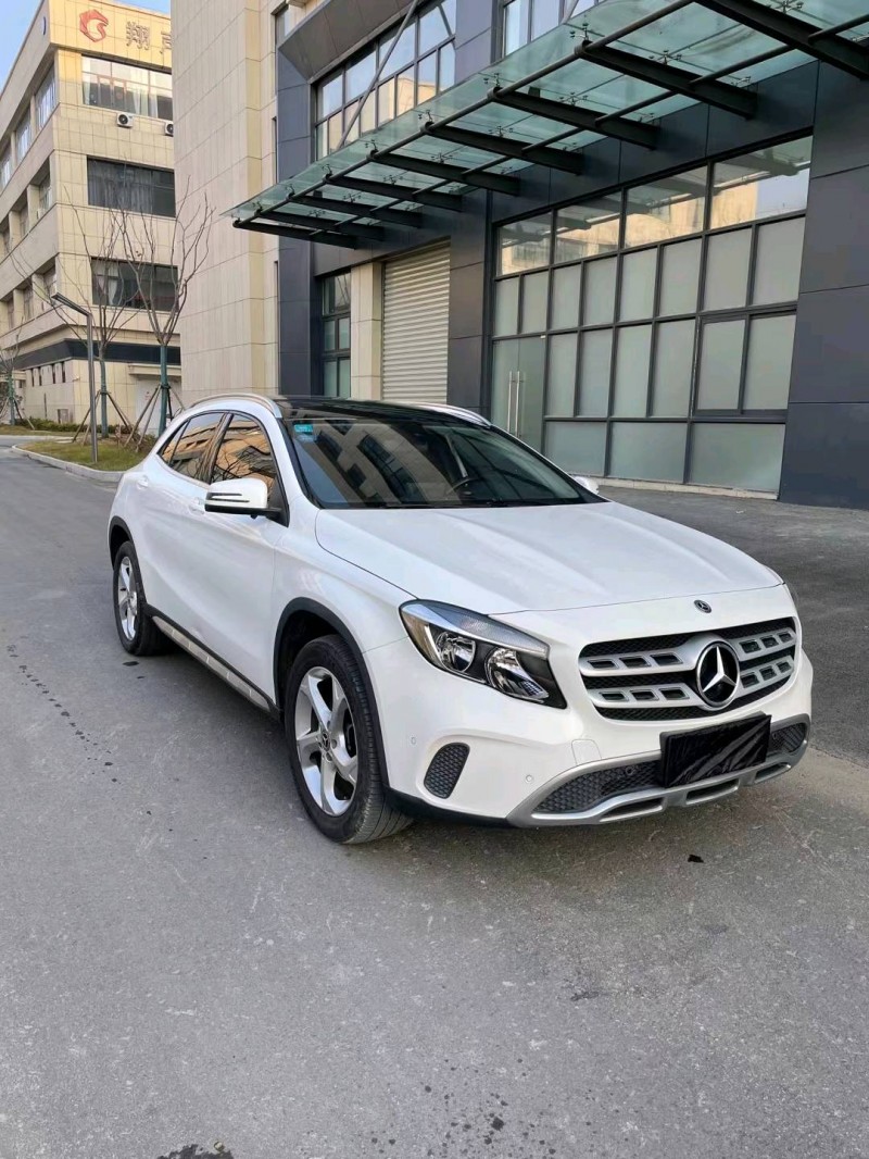 宿迁19年奔驰GLA3