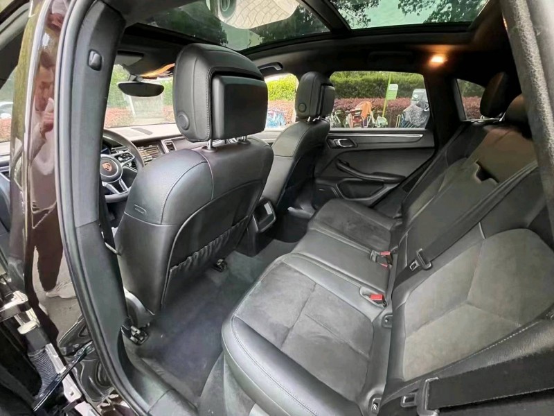 紹興14年保時捷Macan4
