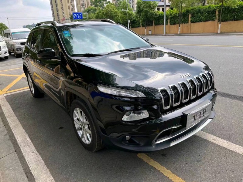 北京17年Jeep自由光9