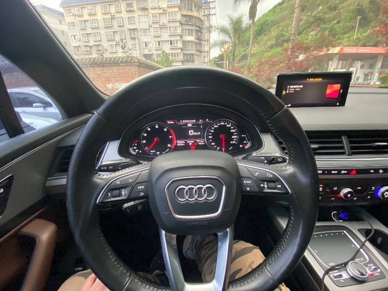 宜賓16年奧迪Q76