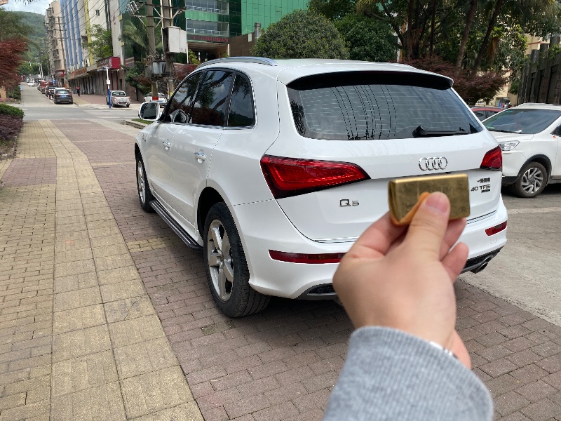 宜賓17年奧迪Q56
