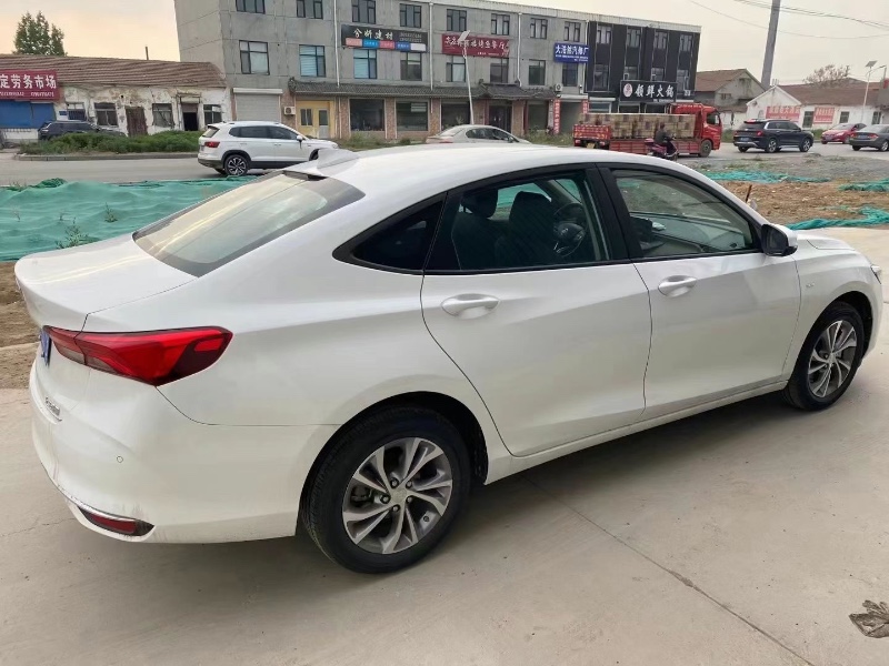 青岛22年别克威朗5