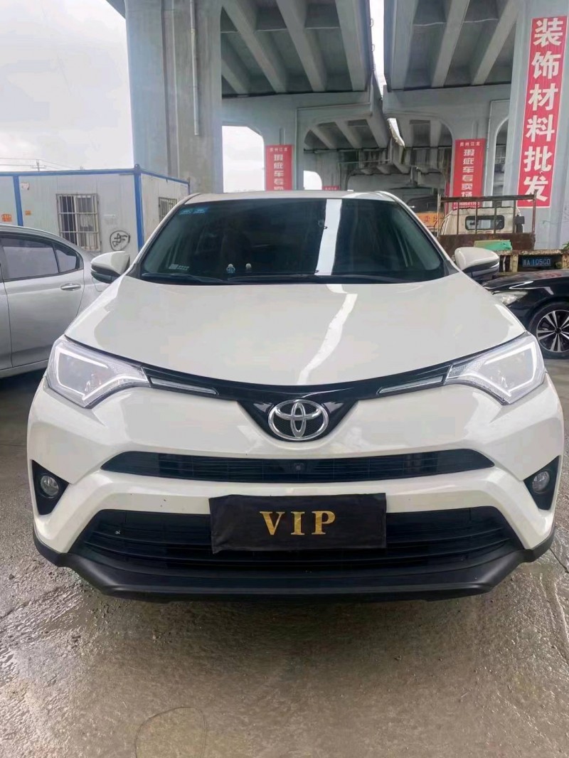 畢節18年豐田RAV4榮放1