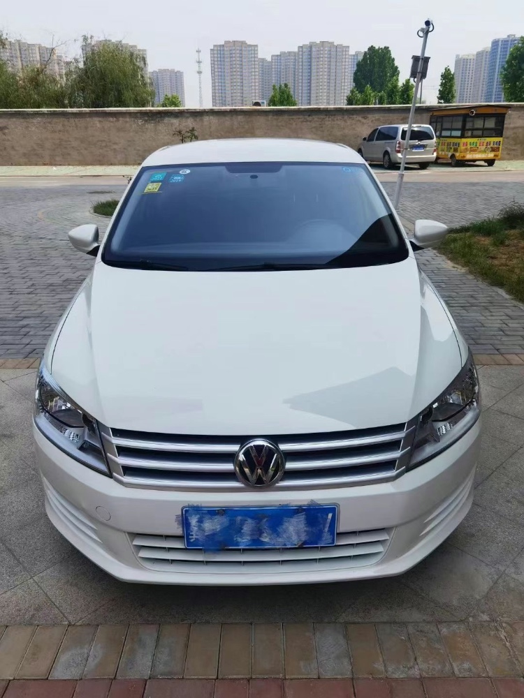 青岛17年大众桑塔纳1