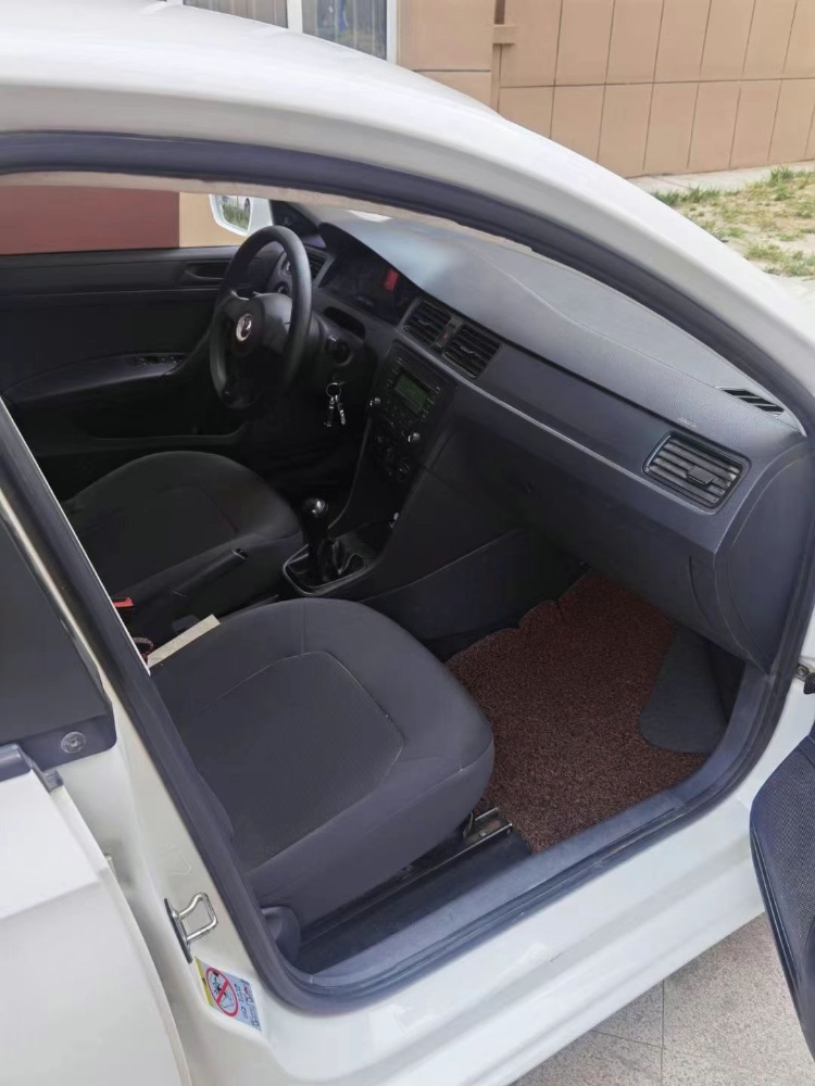 青岛17年大众桑塔纳3