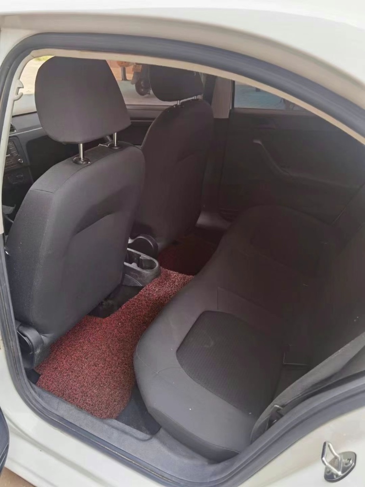 青岛17年大众桑塔纳4