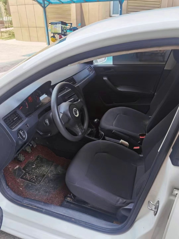 青岛17年大众桑塔纳8