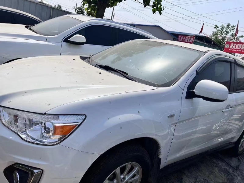 青岛16年三菱劲炫4