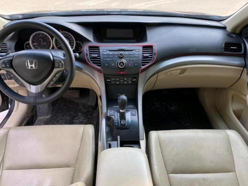 青岛11年本田思铂睿4