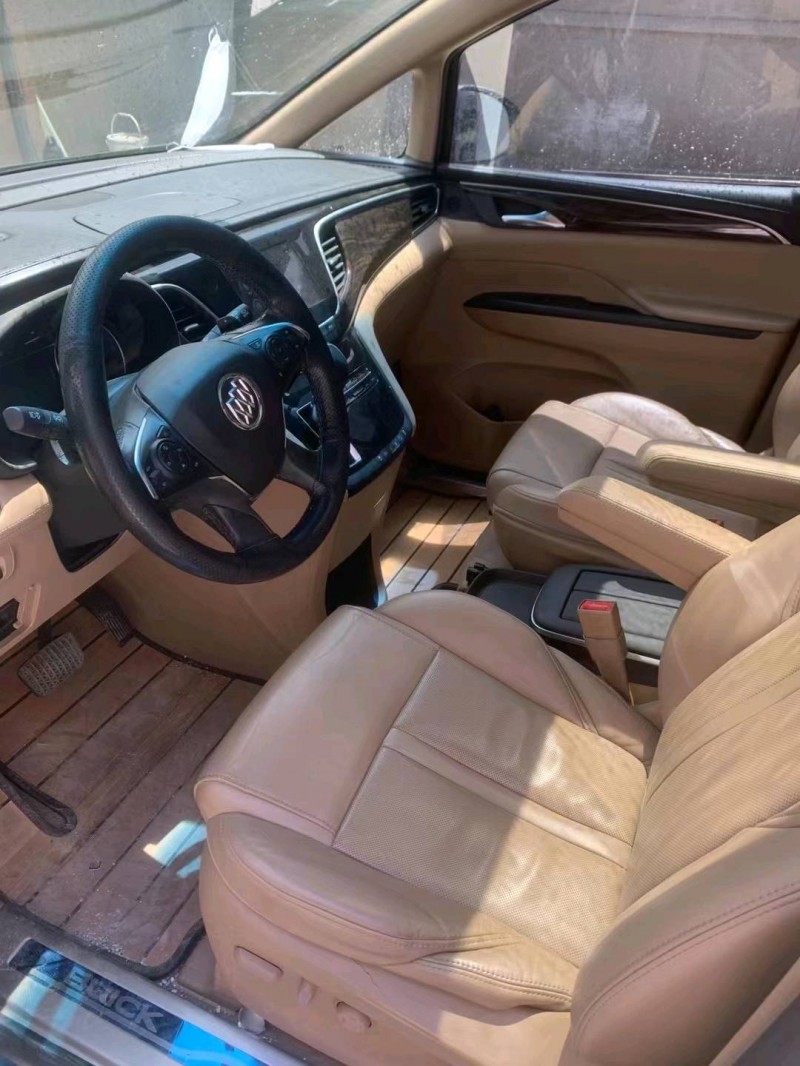 青岛17年别克GL84