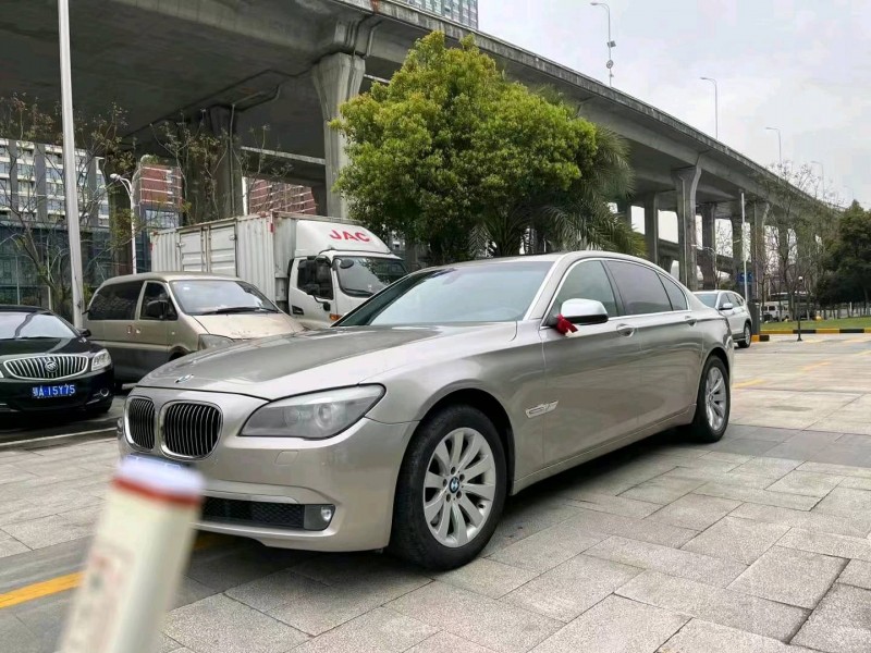 北京12年宝马7系9