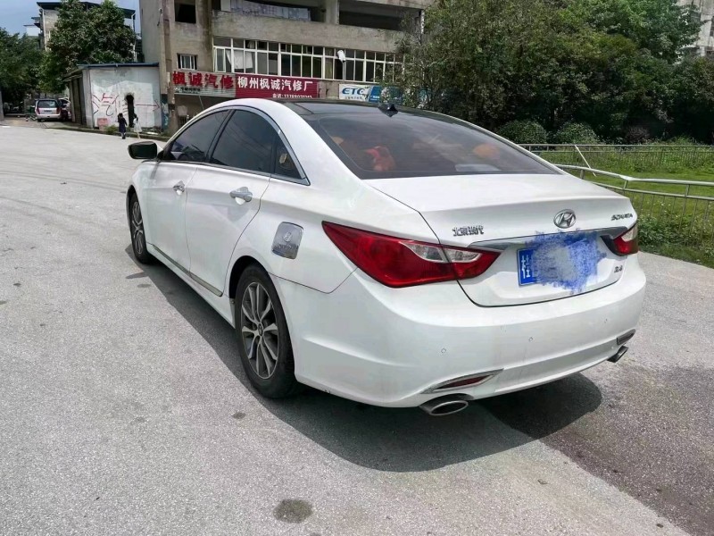 欽州13年現代索納塔八5