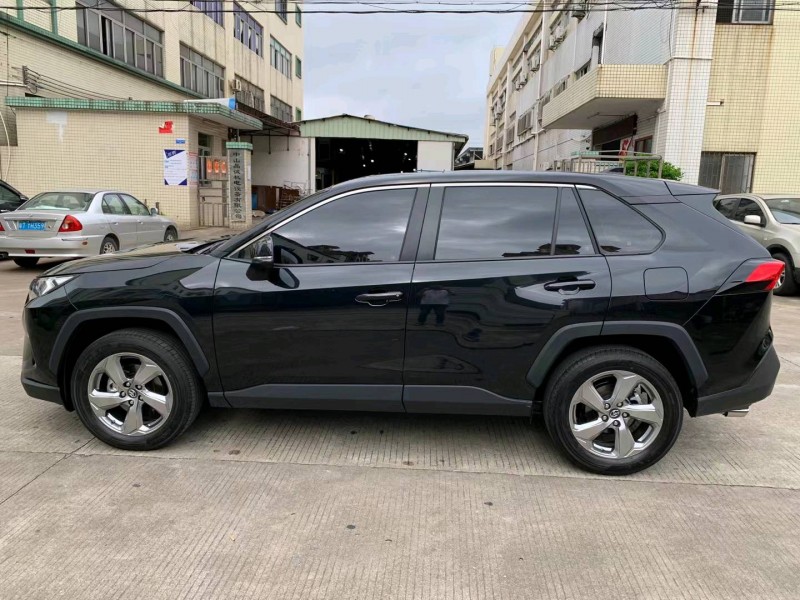 中山22年丰田RAV43
