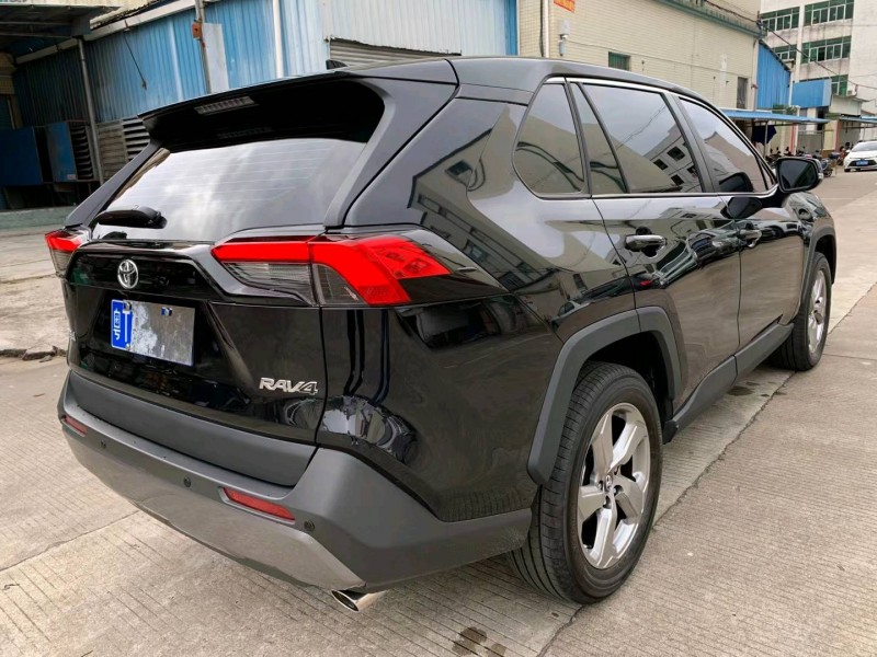 中山22年丰田RAV45
