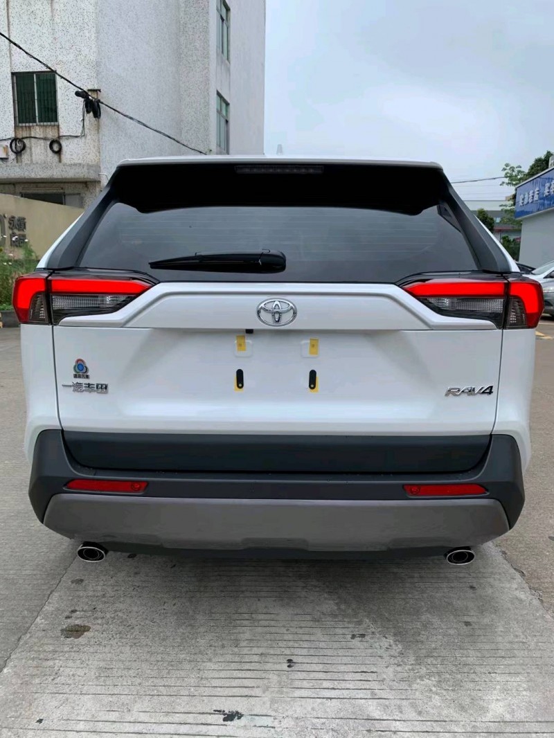 中山22年丰田RAV44