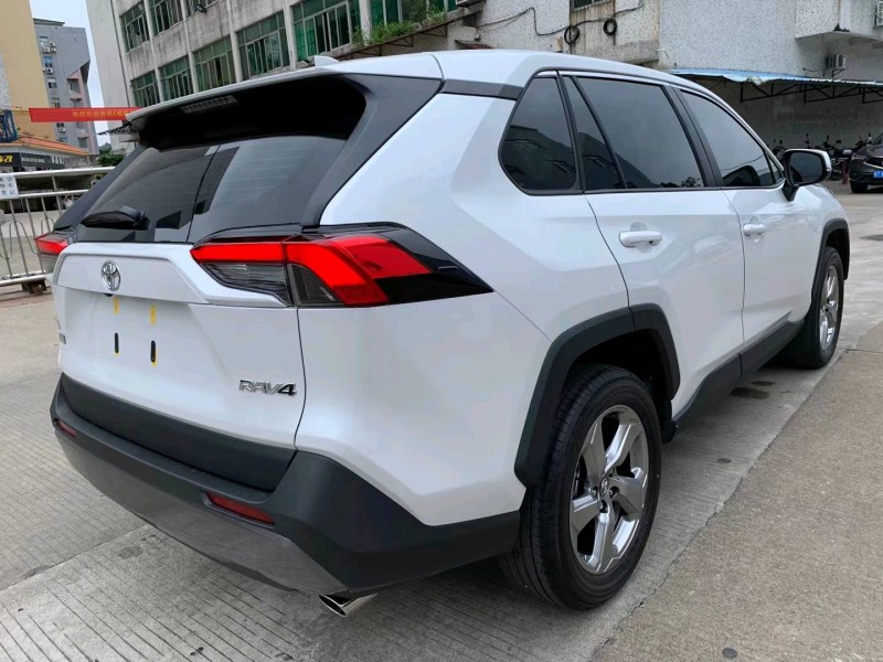中山22年丰田RAV45