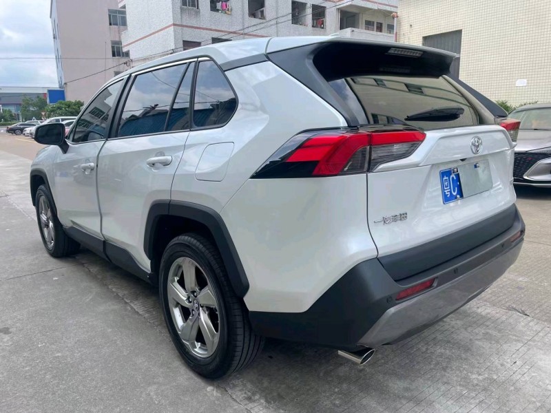 中山22年丰田RAV45