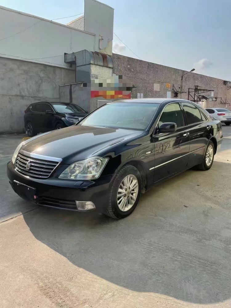 中山08年丰田皇冠8