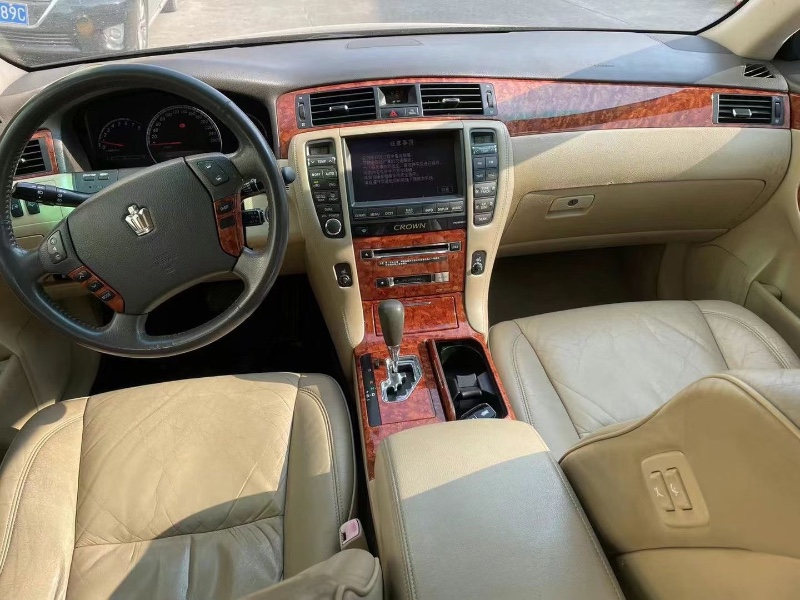 中山08年丰田皇冠1