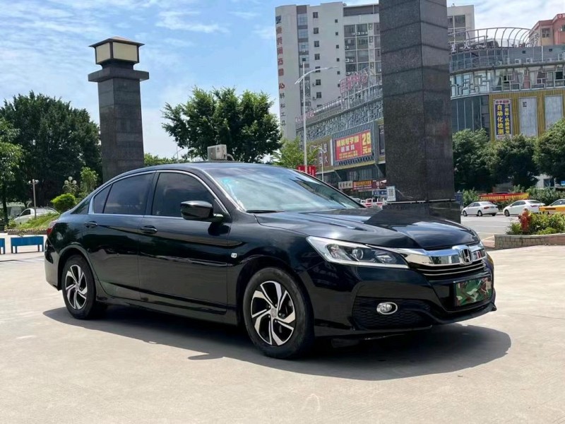 东莞17年本田雅阁2