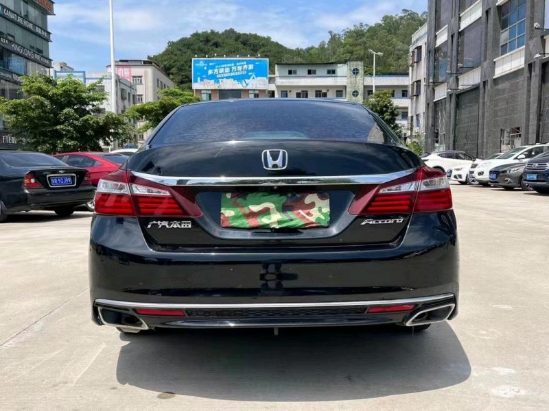 东莞17年本田雅阁9