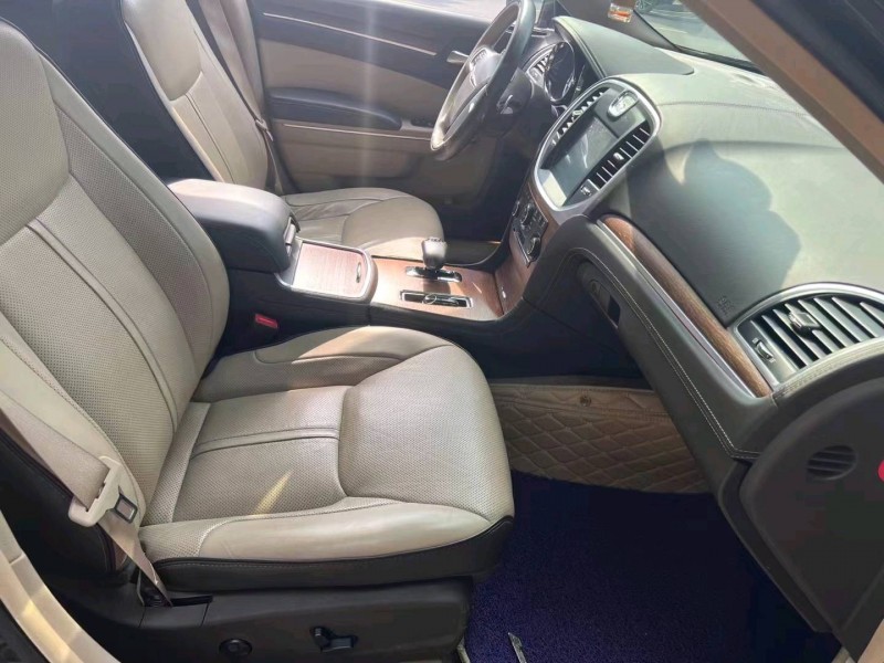 邵阳17年克莱斯勒300C4