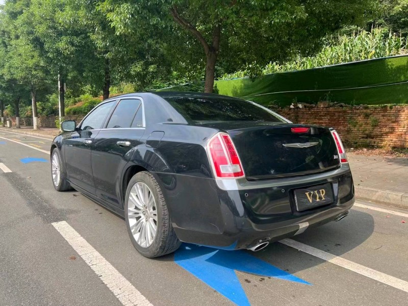 邵阳17年克莱斯勒300C2