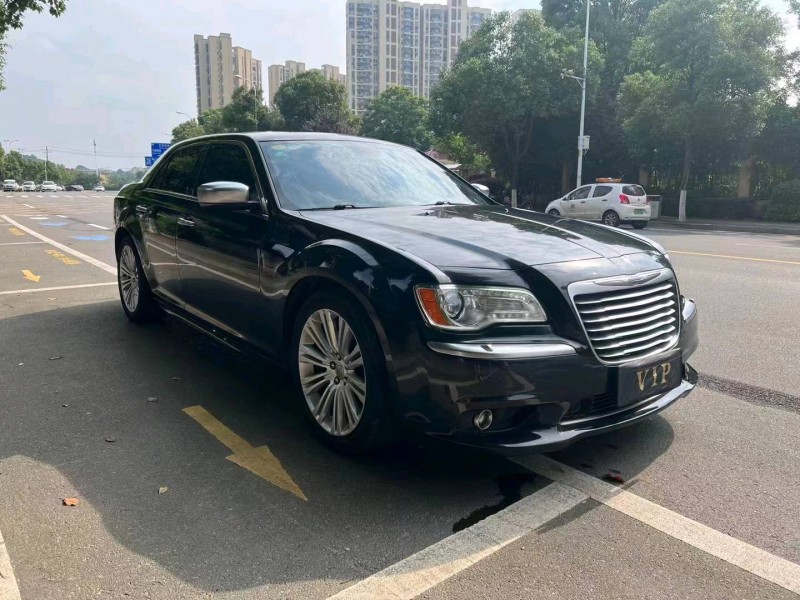 邵阳17年克莱斯勒300C1