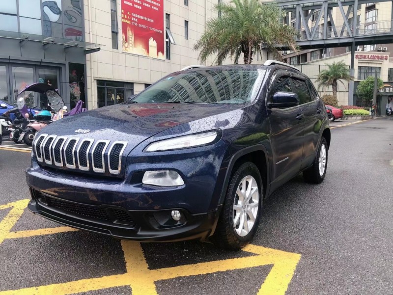 金華18年Jeep自由光6