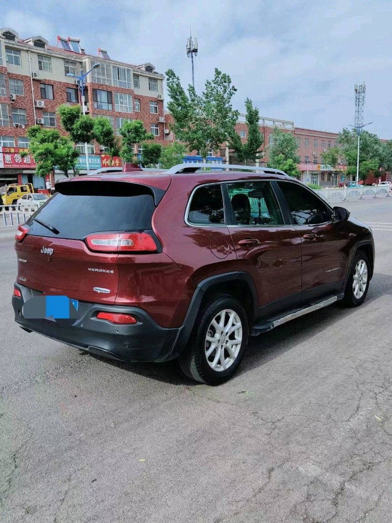 聊城16年Jeep自由光1