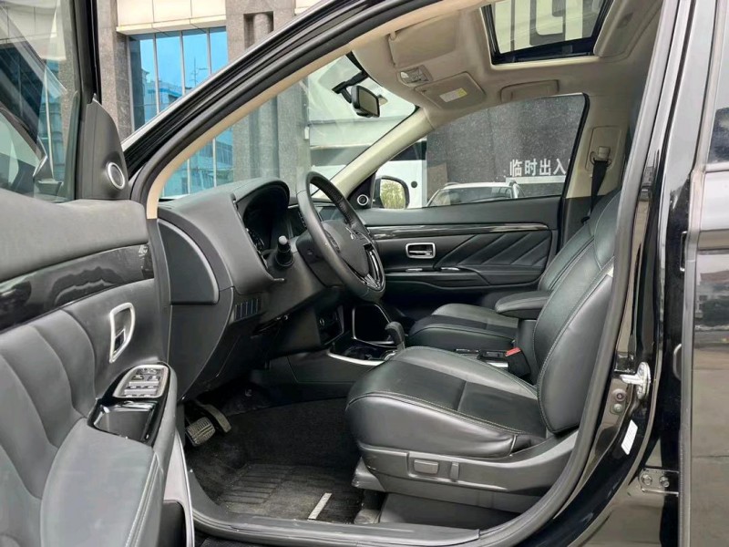 东莞20年三菱欧蓝德8