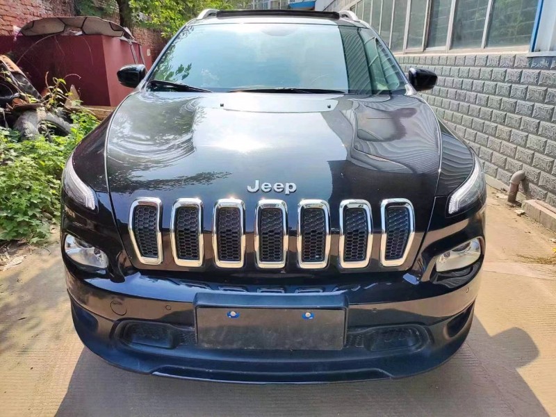 荊門17年Jeep自由光1