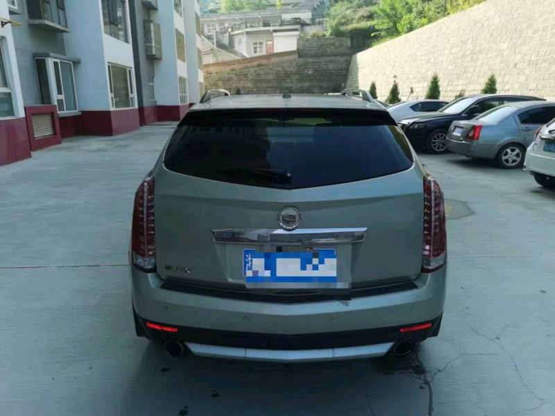 延安12年凱迪拉克SRX2