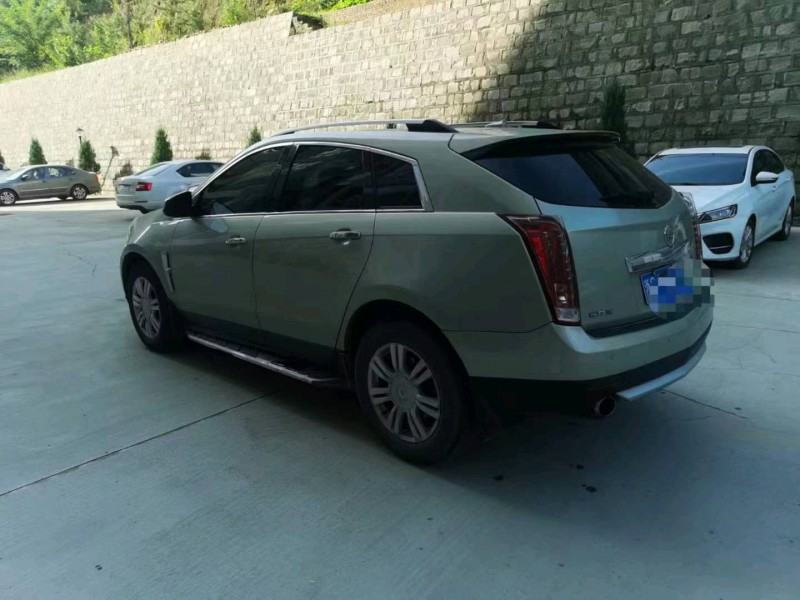 延安12年凱迪拉克SRX5