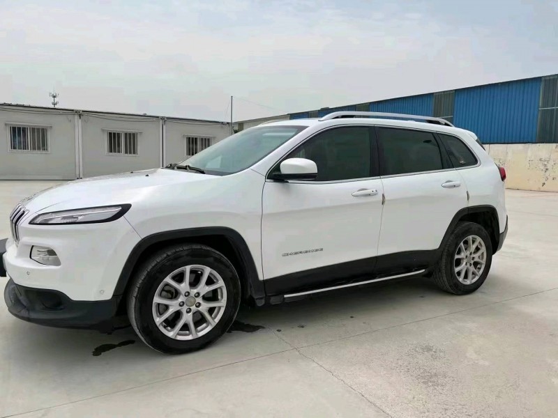 濰坊17年Jeep自由光7