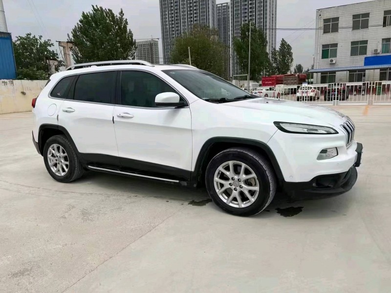 濰坊17年Jeep自由光6