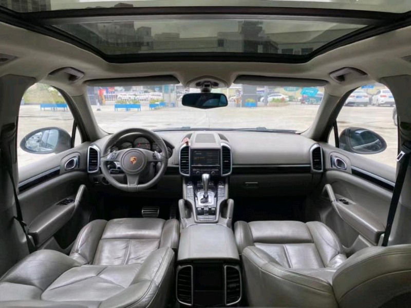 东莞12年保时捷卡宴6