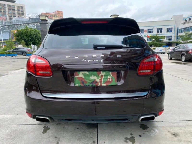 东莞12年保时捷卡宴7