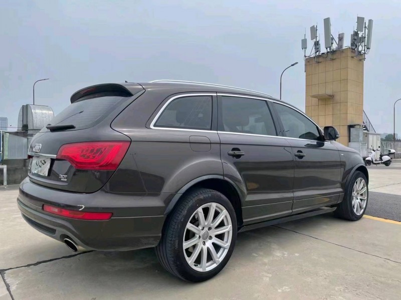 北京12年奥迪Q74