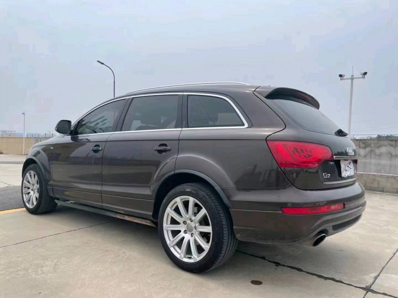 北京12年奥迪Q77