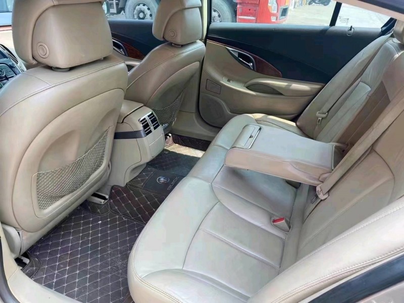 石家庄12年别克君越4