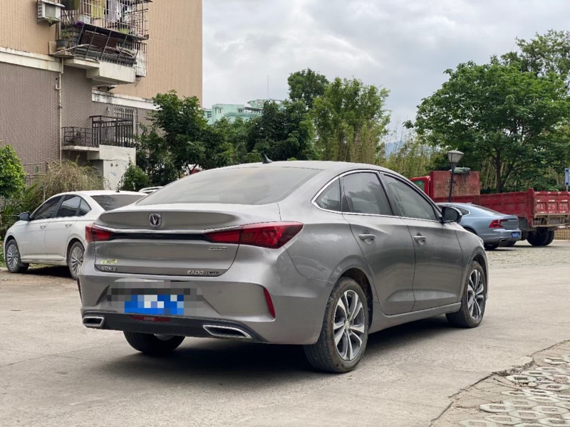 廈門20年長安汽車逸動2